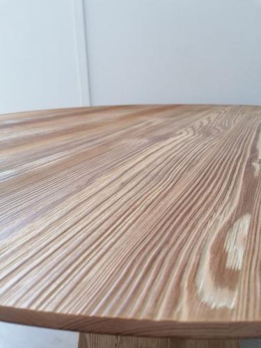 Preview: Runder Esstisch Massivholz Landhaus Küchentisch Rundtisch geometrische Form " Pythagoras 2 " 90 / 100 / 110 / 120 cm Fichte Massivholz Altholz Look braun lackiert & tief gebürstet Landhausstil 11 weitere Farben Vintage Shabby Chic