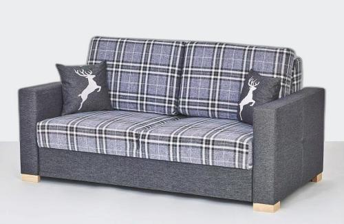 Landhaus Sofa anthrazit grau weiß kariert Lounge Couch mit Hirsch Emblem Alpen Deluxe Trend modern Massivholz Gestell Stoff B1 Level Mountain Scene Look Lifestyle Landhausstil