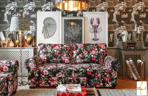 Designer Lounge Sofa modern Couch Serie Sylt 206 x 103 cm Polstersofa Stoff schwarz mit Rosen Muster elegant mit klassischer Form